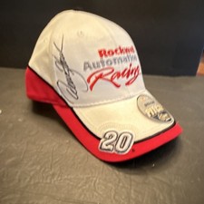 Chapeau blanc/rouge signé Dale Jarrett Rockwell Automation Racing #20 original.