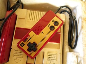 Nintendo Famicom HVC-001 Console with Box and Manual Untested