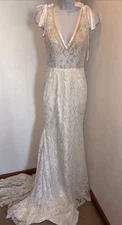Stunning Wedding Dress Lace Ivory VNeck ·Sz S· Fit n Flare Maxi Flowy Ribbon Tie