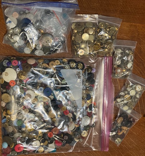 ๐จโโ๏ธ Huge Lot Antique Vtg Buttons ~Metal/plastic/Uniform~All Types Over 3 Lb - Picture 8 of 10