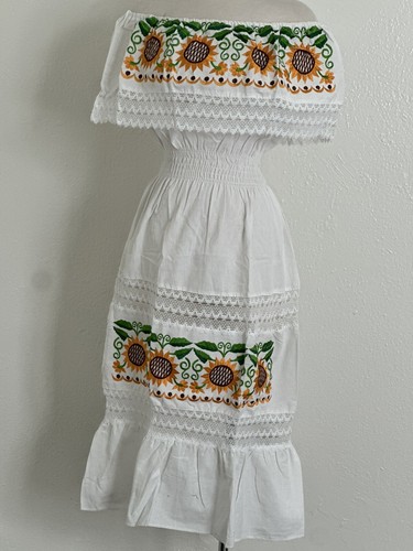 Girasol Size Small / Medium Maria Bonita Vintage Embroidery Mexican Dress