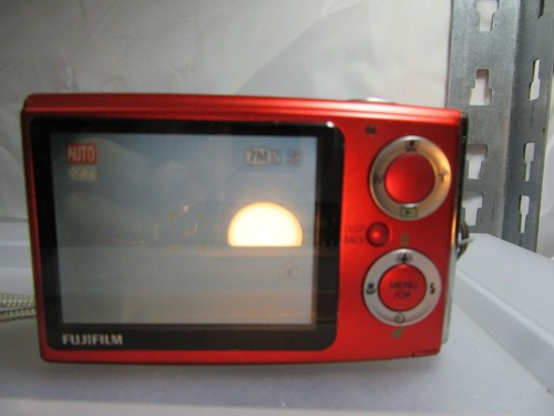Fujifilm Finepix Z 10 FD 7.2MP 3x Zoom 2.5" LCD - Boxed With Accessories Red - Picture 2 of 3