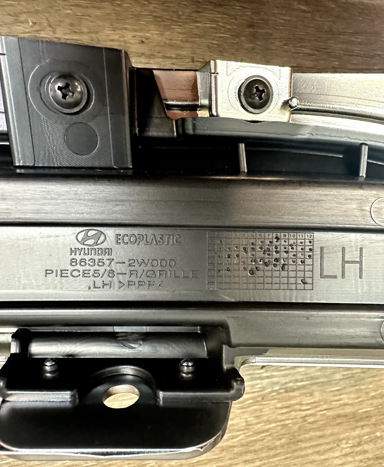 Parrilla delantera deportiva Hyundai Santa Fe 2013-2015 pieza OEM # 86351-2W000 Foto 2 de 4