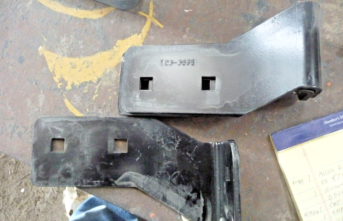 CATERPILLAR 123-3698 RH PLATE MOUNT OPERATOR STEP | eBay