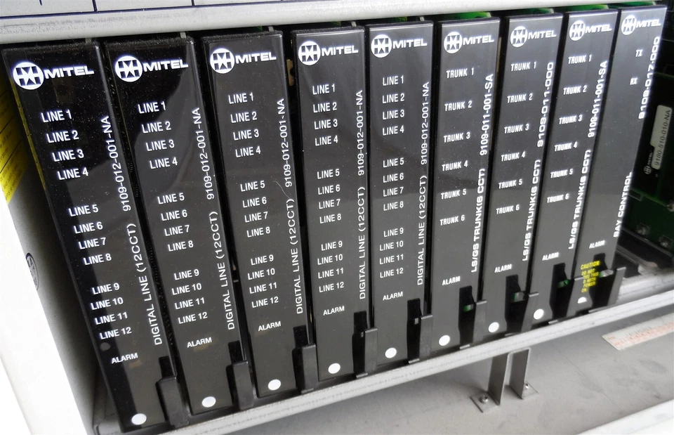 Cabina Mitel SX-200 con fuente de alimentación, periph, maletero, tarjetas de línea digital sin piezas clave/reparación Foto 3 de 4