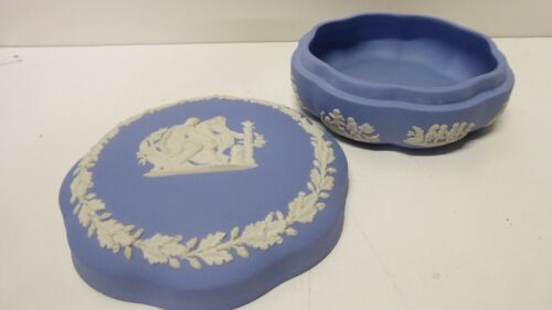 WEDGWOOD JASPER WARE BLUE CERAMIC LIDDED DISH CLASSICAL ROMAN SCENE - Picture 3 of 4