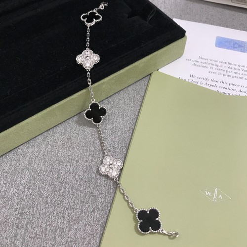 Authentic•Van•Cleef•ALHAMBRA Bracelet Onyx Diamond Au750 White Gold 5 Flower - Picture 2 of 8
