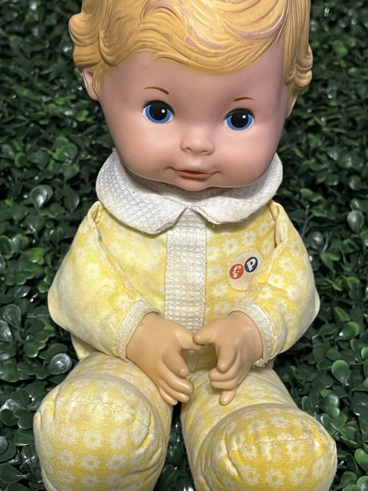 Винтажная кукла FISH PRICE 1970-е МЕДОВАЯ NO208 НА КОЛЕНЯХ 12 дюймов ЖЕЛТАЯ С ЦВЕТОЧНЫМ РИСУНКОМ - Изображение 4 из 4