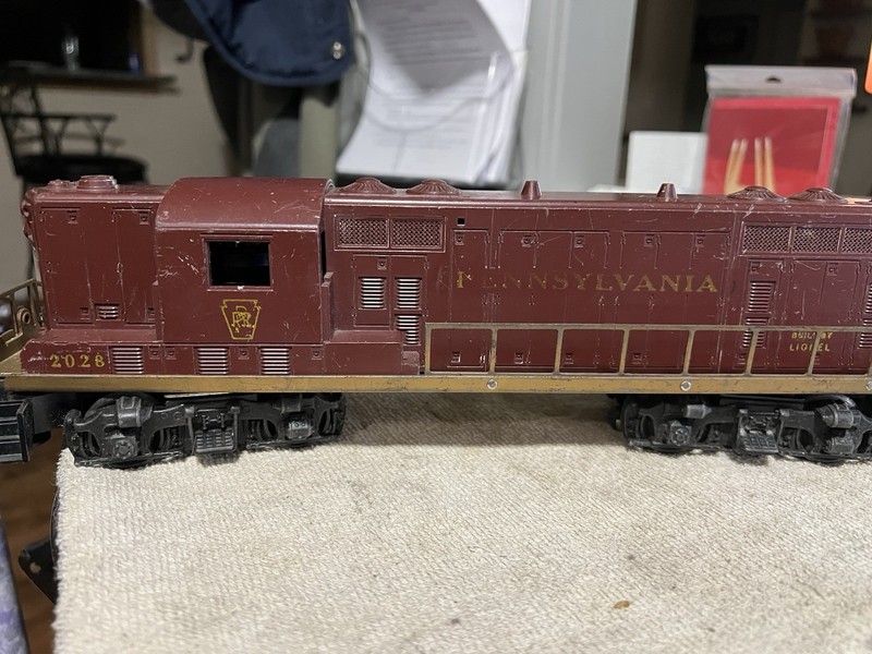 LIONEL 2028 Pennsylvania RR Postwar GP7 Diesel   RUNS!