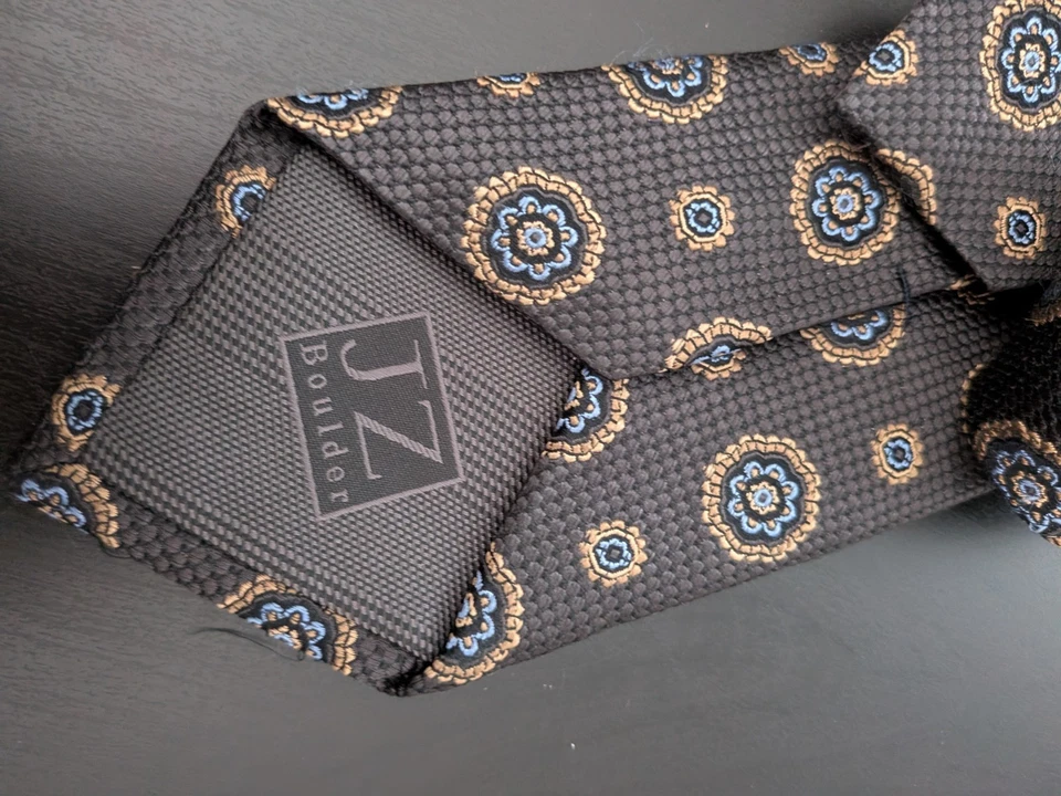 JZ Richards Men's Tie Silk Hand Made in USA Gray Floral Medallions Blue 62" - Image 3 of 4