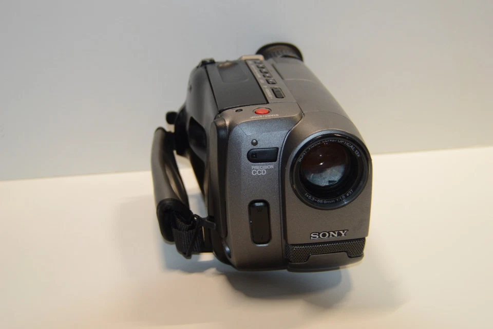 Sony CCD-TRV22 Vide8 8mm Analog Camcorder Bundle Transfer Kit PC/VCR/DVD/Laptop - Image 4 of 4