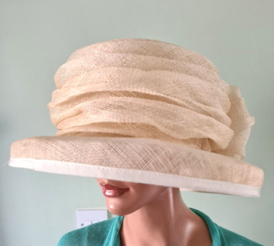 Victoria Ann Naturfaser eleganter Hut besondere Anlässe große Schleife Hochzeit Rennen