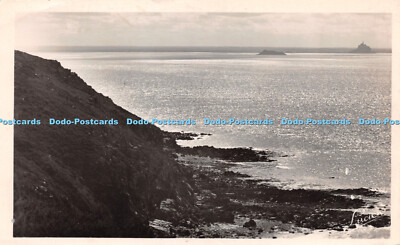 R223723 Carolles Manche La Cote dans la Vallee du Lude Au fond le Mont St Michel