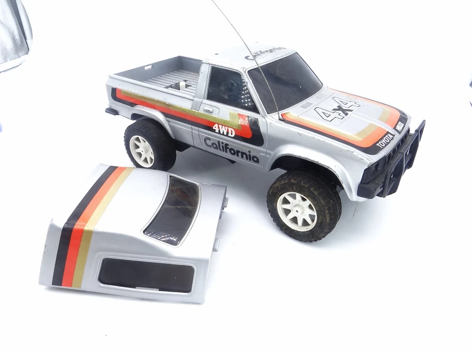 Toyota Hilux California 4WD Ferngesteuert Alt Auto RC Vintage Nikko Tronico 1982 - Bild 2 von 4