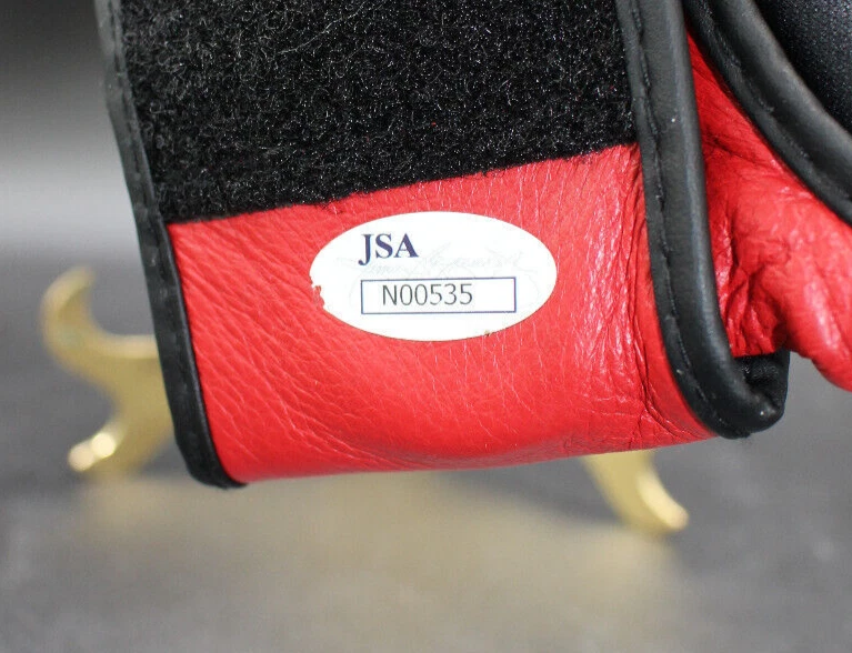 Fedor Emelianenko Autographed Strikeforce MMA Glove JSA Last Emporer Retirement - Image 3 of 3