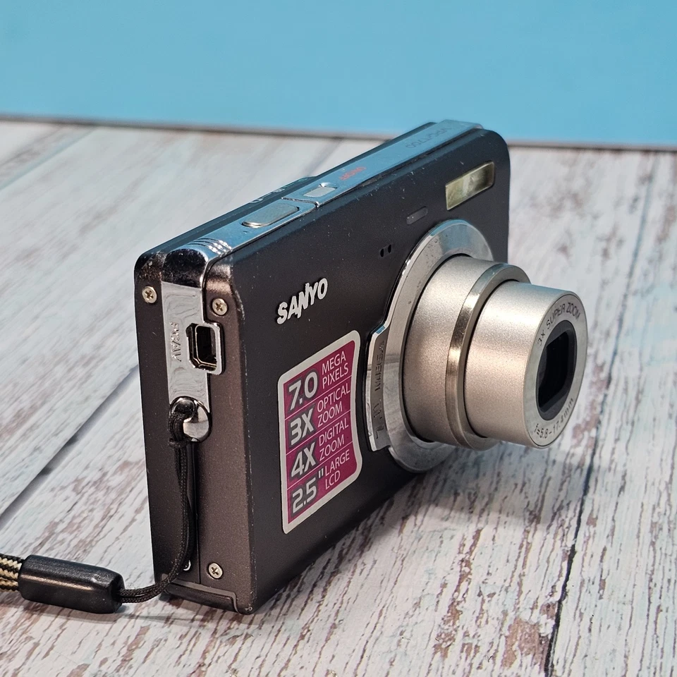 Sanyo VPC-T700 Digital Camera 7 MP w/ Battery - No Charger - Image 3 of 4