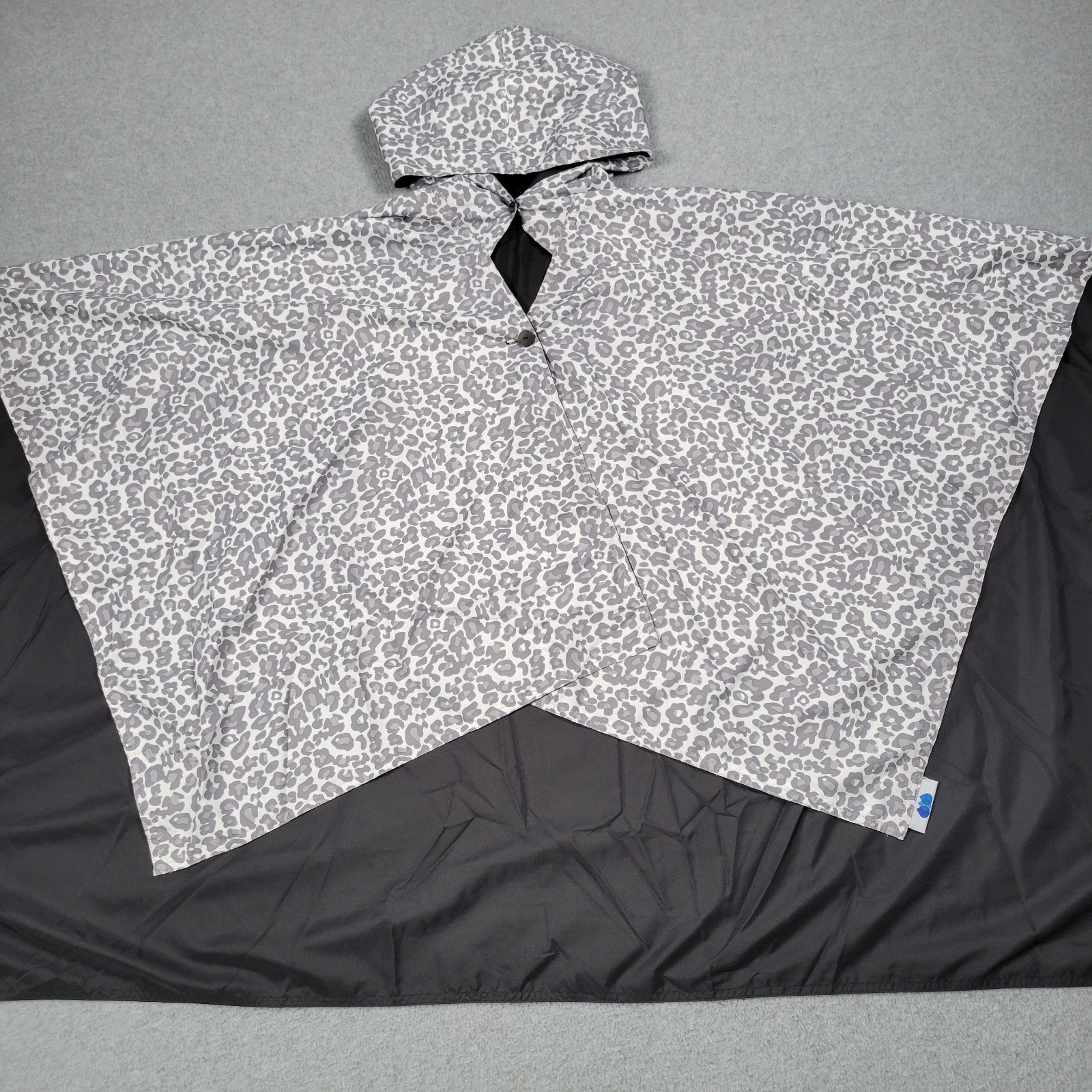 Rainraps Poncho Cape Rain Jacket Women One Size Wrap Leopard Reversible Packable
Opens in a new wind