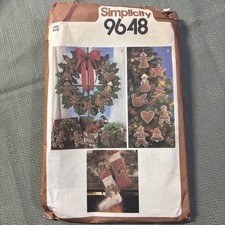 UNCUT 1980 SIMPLICITY 9648 Pattern Christmas Ornament Wreath Stocking VINTAGE