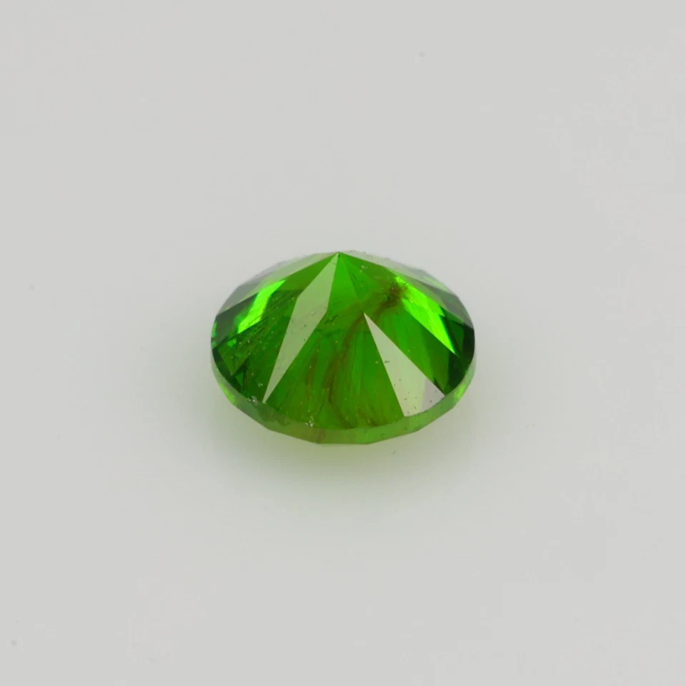 0.22 ct, Faceted Russian demantoid garnet high with horsetail inclusion - Image 2 of 3