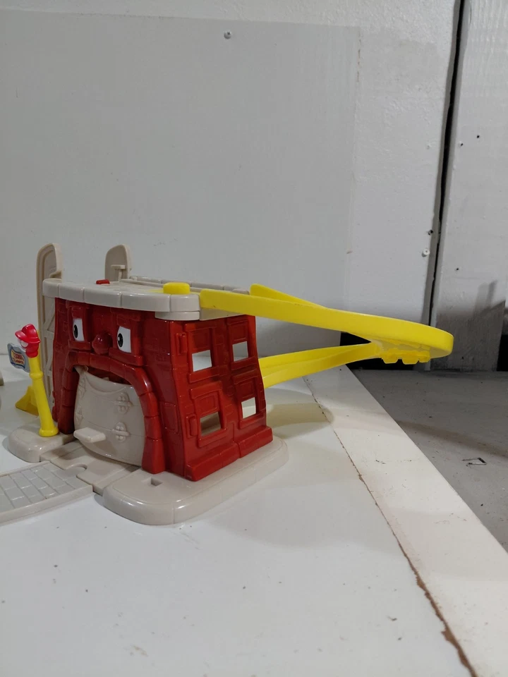 Tonka Town Police Station & Fire Department w/3 Die Cast Vehicles Chucky Truck - Image 2 of 4