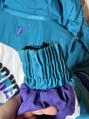 VINTAGE Charlotte Hornets Pro Player Coat size M MEDIUM 90s NBA