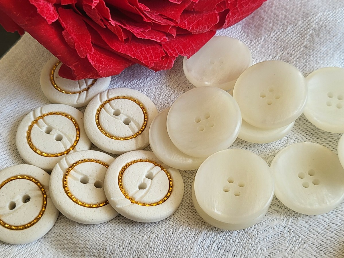 Lot De 18 Boutons Vintage Blanc Crème - Diamètre 1,4 à 1,7 Cm - Réf. 739 - Fabriqué En France