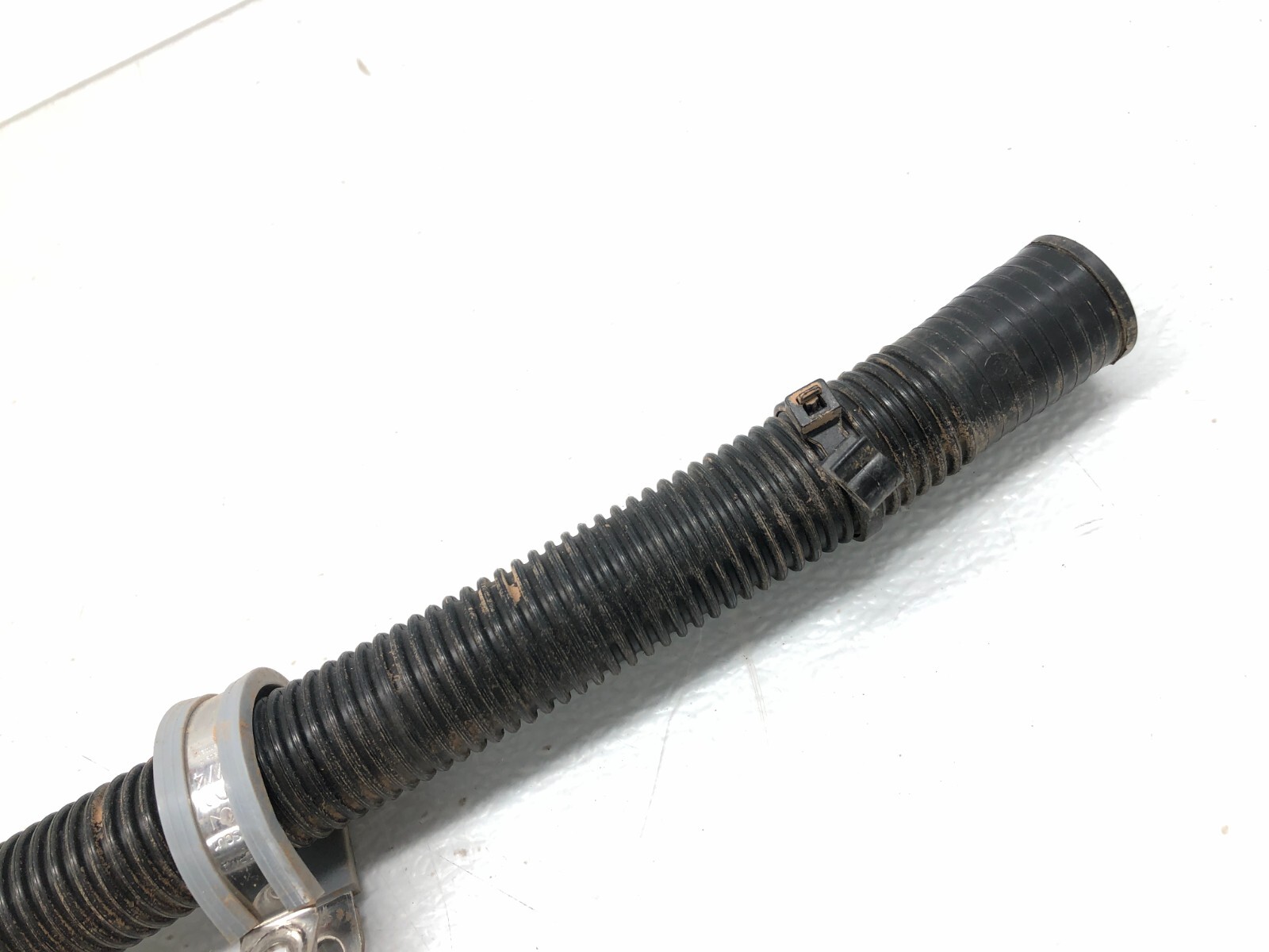 2014-2018 BENTLEY FLYING SPUR VACUUM RESERVOIR TANK HOSE PIPE OEM