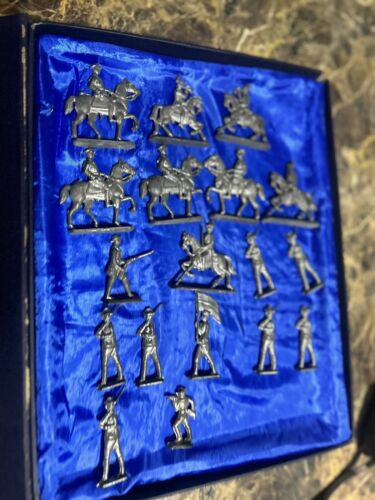 Lot Of 18 Toy Led Soldiers On Horse, Flag Holders & Infantry  - Picture 1 of 6