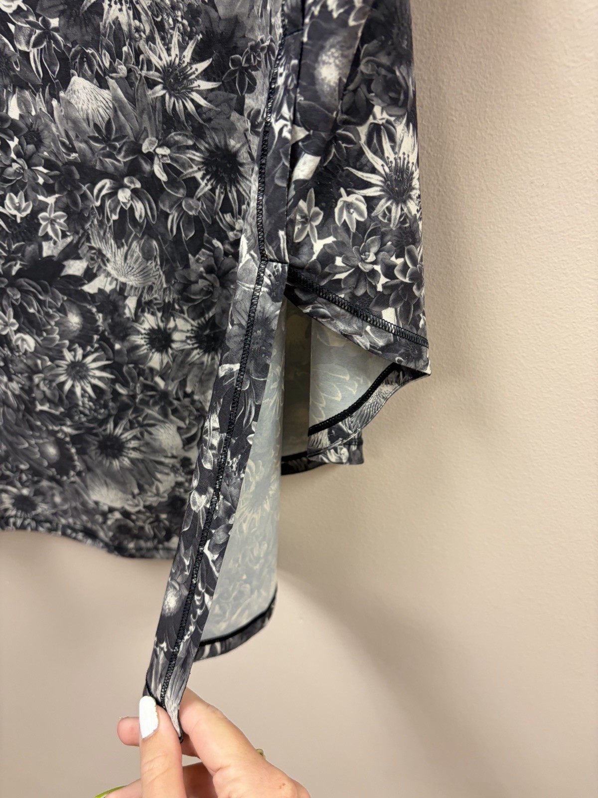 Lululemon Run: Split Singlet Flowabunga Black Ang… - image 8