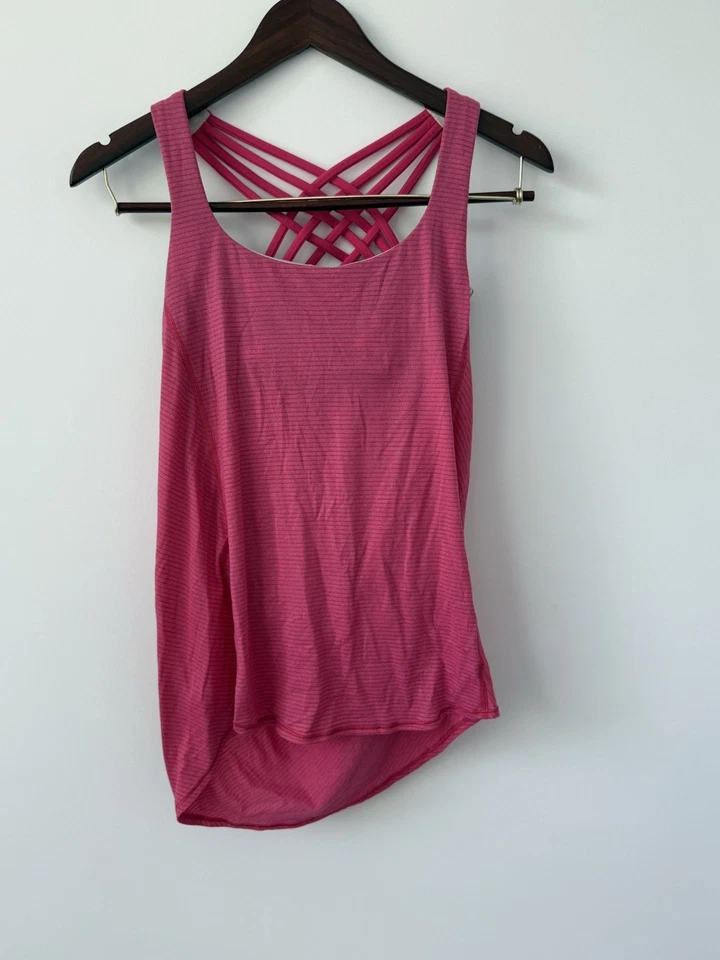 Regata Lululemon Free 2 Be Wild em Bon rosa borboleta asa de anjo tamanho 6 - Imagem 3 de 4