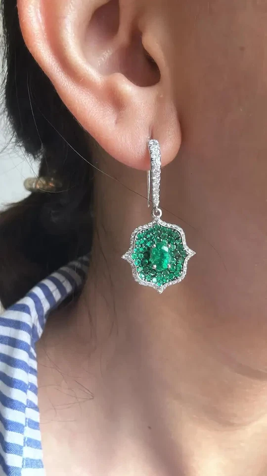 Very Gorgeous & Beautiful Sparkle Green Emerald & Simulated Sapphire Earrings - Image 4 of 4