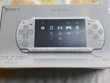 CONSOLA PSP 2004 OS ICE SILVER EN MUY BUEN ESTADO CON TARJETA DE 4G CON JUEGOS