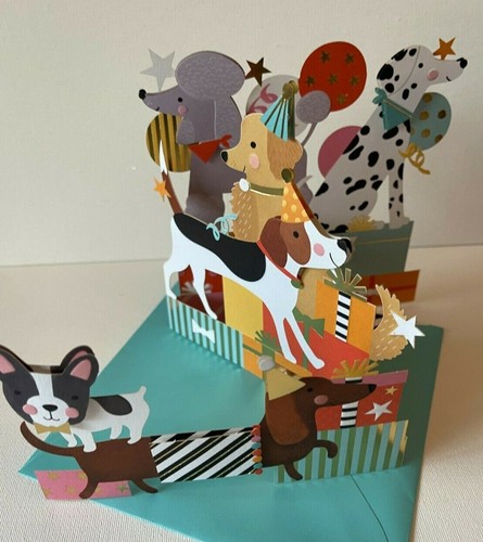 Tarjeta de cumpleaños Hallmark por firma ~ TRI-PLEGAR cachorros perros con regalos  - Imagen 3 de 4