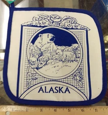 Alaska Decorative Pot Holder  - Polar Bear with 2 cubs - blue & White hotpad