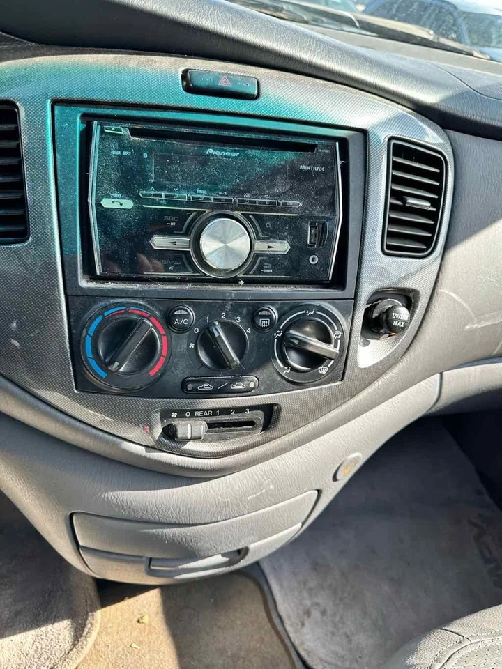 Brazo de control inferior inferior delantero izquierdo usado se adapta a: Mazda MPV 2004 delantero izquierdo Lo Foto 2 de 4