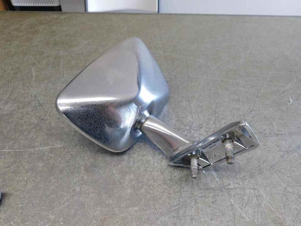 ESPEJO RETROVISOR LATERAL IZQUIERDO W108 W109 W114 W115 220S 220SE 250 230 280SE 280SEL Foto 2 de 4