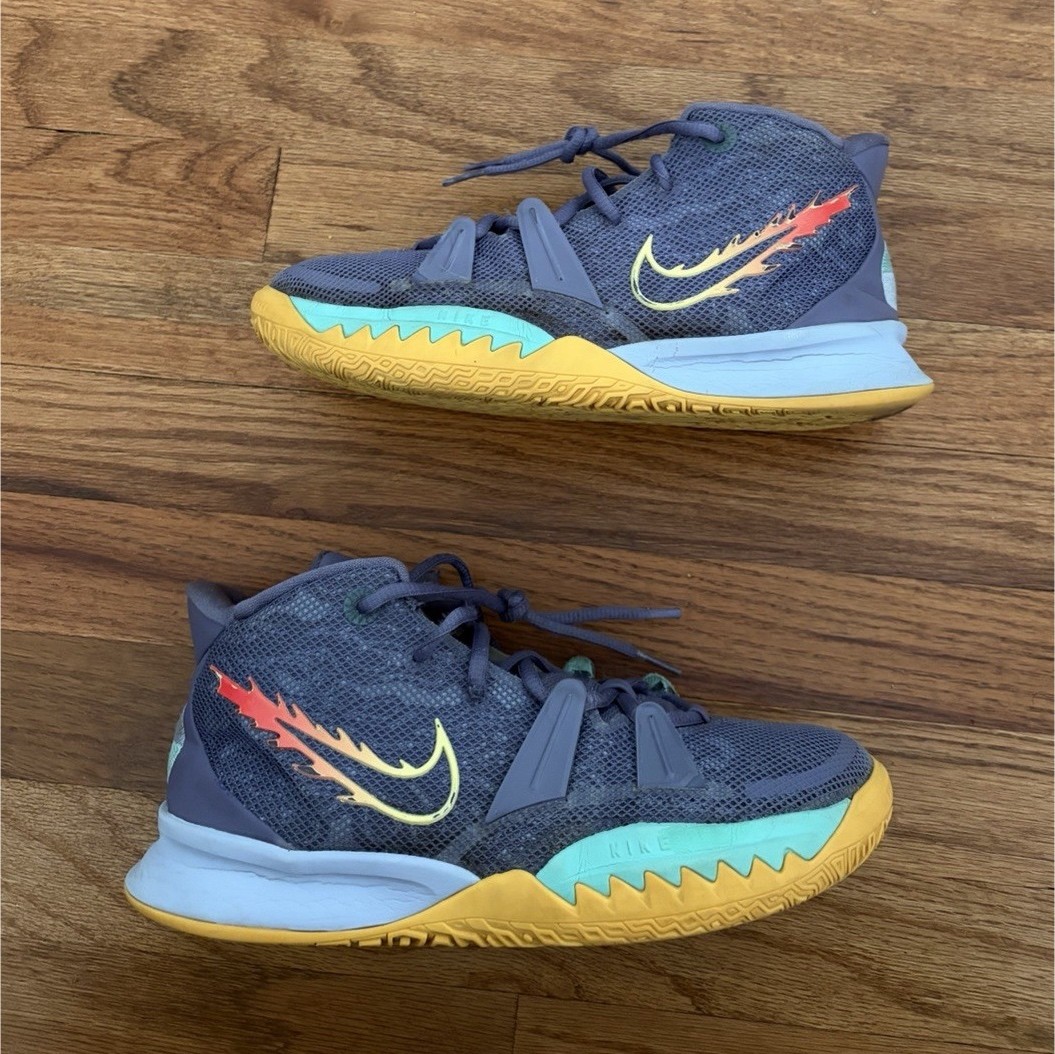 Nike Kyrie 7 Boys Daybreak color way US 6.5Y with box