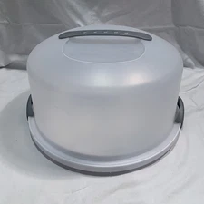 Sterilite  Portable Latching Cake Server Carrier Keeper with Handle