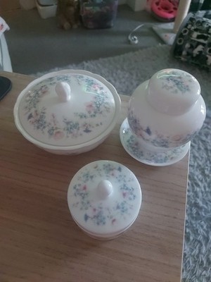 Vintage Wedgwood ''Angela'' Bone China Schminktisch Waschtisch Set Ingwerglas Schale