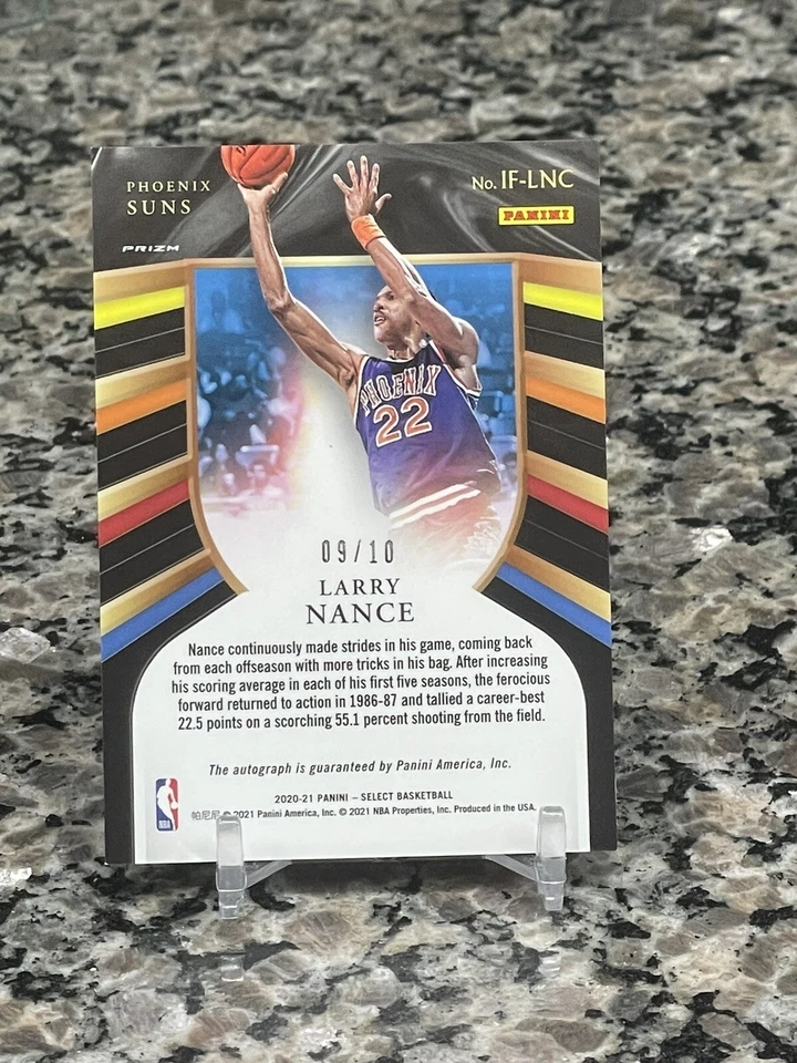 Panini Select Larry Nance In Flight Gold Prizm 2020-21 autógrafo automático/10 soles Foto 2 de 2