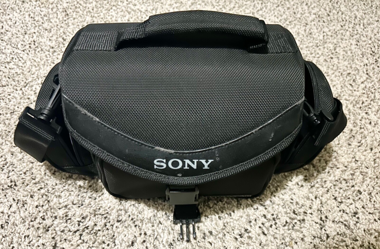 SONY CAMCORDER TRAVEL CARRYING BAG - BLACK WITH SHOULDER STRAP ( PRE OWNED )-image