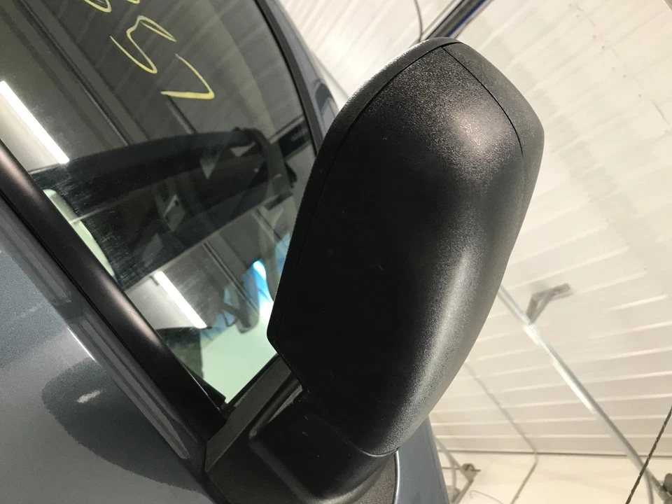 Espejo retrovisor de puerta derecho usado se adapta a: Chevrolet Silverado 1500 2010 camioneta eléctrica sin inte Foto 2 de 4