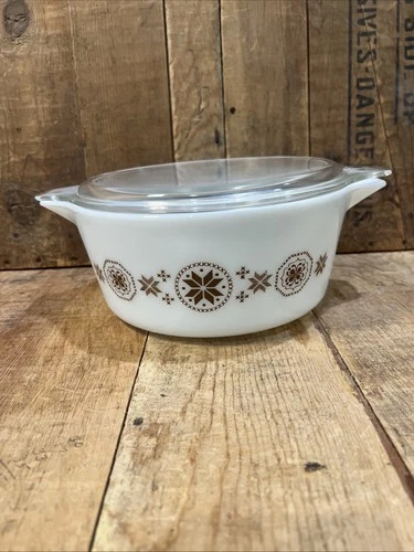 Vintage White Pyrex Town and Country Mixing Glass Bowl 475-B 2.5 Qt With Lid