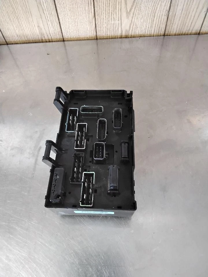 Caja de fusibles de motor Chrysler Town & Country 2006-2007 OEM #5102969AC Foto 2 de 2