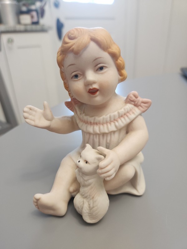 Vintage Piano Baby- Ceramic Figurine Girl & Kitten Unmarked, Excellent Condition