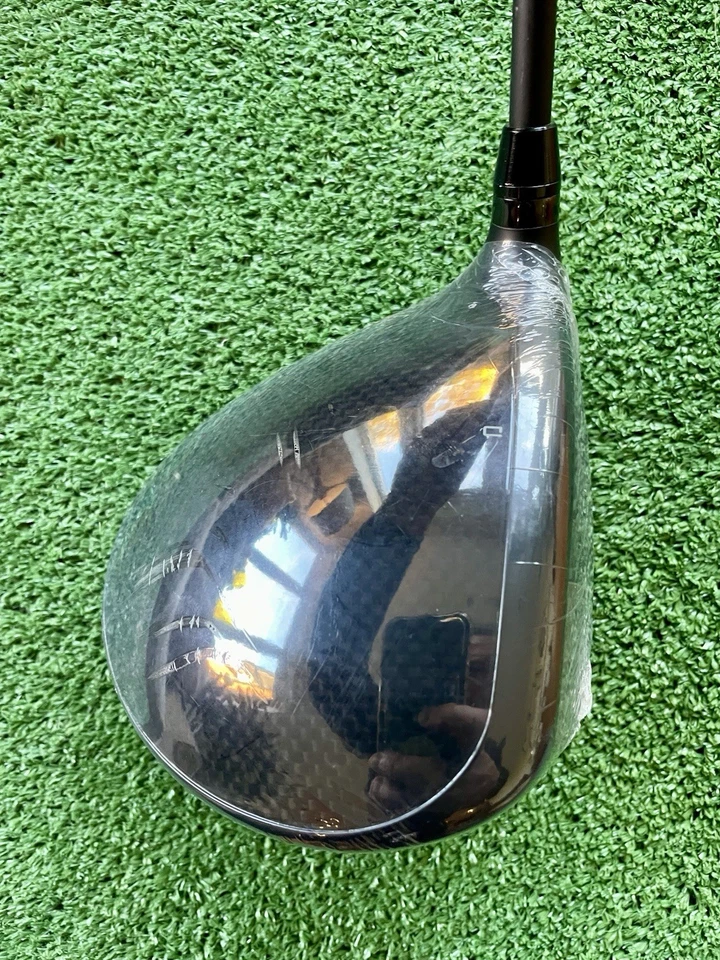 Wilson Dynapwr Carbon Driver 10.5 Degree Stiff Flex Right Handed Mens Golf Club - Image 2 of 4