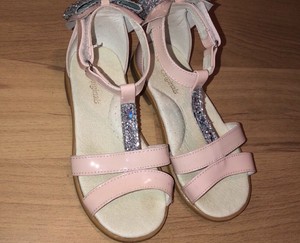pretty originals sandals