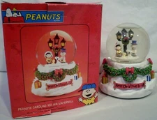 San Francisco Music Box Co Kurt S Adler Peanuts Caroling Snow Globe Waterball