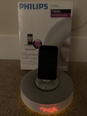 iPod Touch Gen 3 (32GB) + Philips Fidelio DS1100 Speaker Dock w