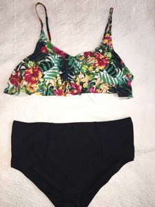 2 piece ruffle swimsuit